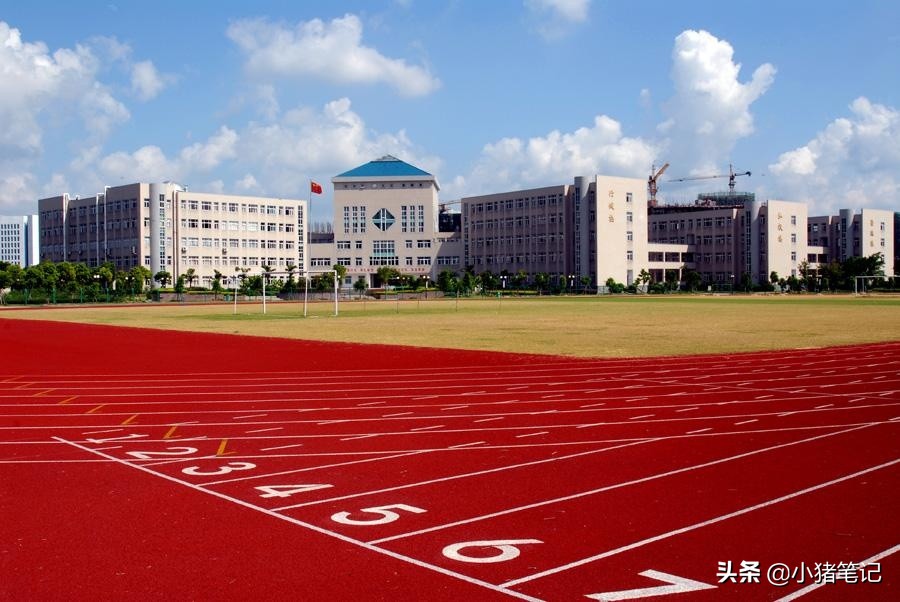 學校塑膠跑道的施工工藝方案是怎樣的？
